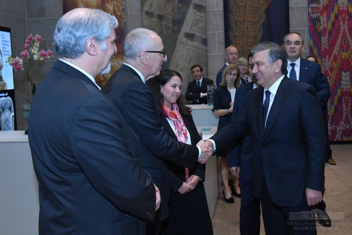 Президент Шавкат Мирзиёев посетил галерею искусства в Вашингтоне