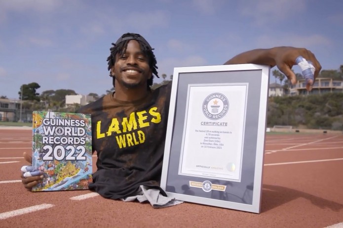 Зион Кларк, рожденный без ног, побил рекорд Гиннеса по ходьбе