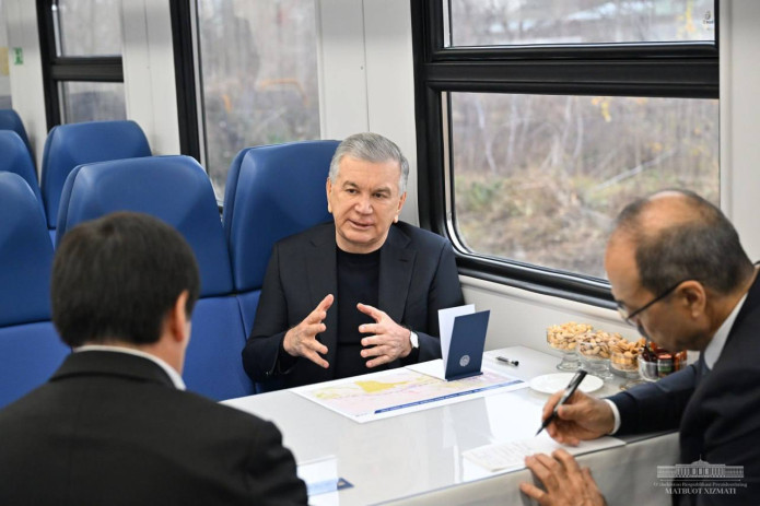 Prezident Shavkat Mirziyoyev “Toshkent – Xo‘jakent” yo‘nalishida yangi elektropoyezdni ko‘zdan kechirdi