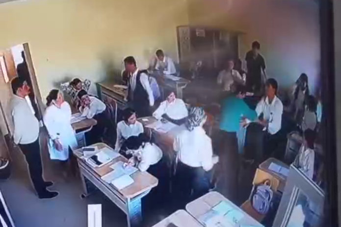 Xorazmda maktab direktori sochini o‘rmagan o‘quvchi qizni kaltakladi