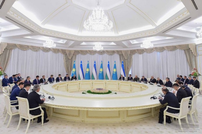 Президенты Шавкат Мирзиёев и Касым-Жомарт Токаев провели переговоры