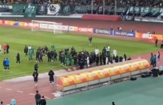 O‘zbekistonlik hakamlar boshqargan OCHL o‘yinida futbolchilar o‘rtasida mushtlashuv sodir bo‘ldi