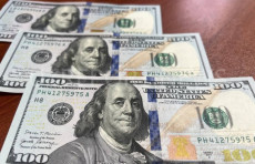 O‘zbekistonda dollar kursi 12700 so‘mdan pastga tushdi