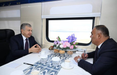 Prezident Shavkat Mirziyoyev “Samarqand – Urgut” yangi temir yo‘l liniyasida olib borilayotgan ishlar bilan tanishdi