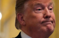 Tramp Eronga zarba bermaslikka qaror qilganini aytdi