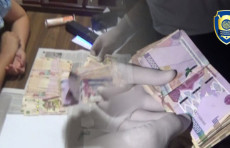 18 nafar talabani imtihondan o‘tkazib berishini va’da qilgan universitet o‘qituvchisi ushlandi
