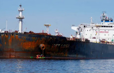 Ispaniya Rossiyaning "soya floti"ga tegishli tankerni hibsga olmadi