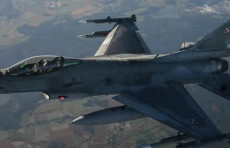 Polshada F-16 qiruvchi samolyoti aviashou mashg‘ulotlari chog‘ida halokatga uchradi