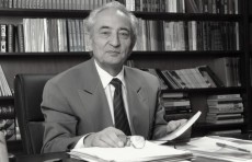 O‘zbekiston xalq shoiri, taniqli tarjimon Jamol Kamol 84 yoshida vafot etdi