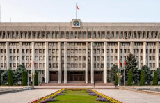 Qirg'iziston: Qirg'izistonning sobiq prezidentining o'g'li va sheriklari hibsga olindi