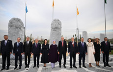 Oʻzbekiston Prezidenti TDT sammitining madaniy dasturida ishtirok etdi