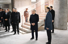 Prezident Qurilish va uy-joy kommunal xoʻjaligi vazirligining yangi binosini borib koʻrdi