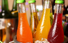 O‘zbekistonda shakar miqdori yuqori alkogolsiz ichimliklarga ogohlantiruvchi yozuv qo‘yish taklif etilmoqda