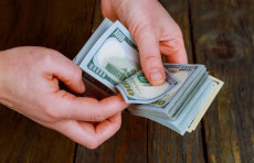 Dollarning rasmiy kursi oxirgi 10 oylikdagi eng past darajaga tushdi