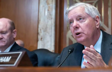 Grem: Tramp Rossiyaga qarshi sanksiyalar joriy etish to'g'risidagi qonun loyihasini yashil rangga bo'yab qo'ydi