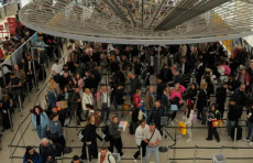 Tramp Suriya va boshqa mamlakatlar fuqarolarining Qo'shma Shtatlarga kirishini taqiqladi