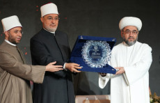 Muftiy Shayx Nuriddin Xoliqnazar "Fatvo sohasidagi yuksak xizmatlari uchun" xalqaro mukofoti bilan taqdirlandi